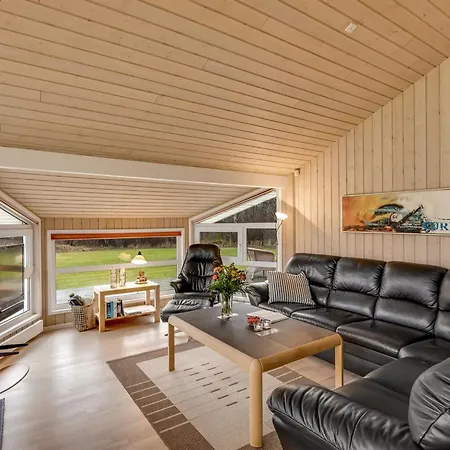 Aswaldi - 1-5km From The Sea By Interhome